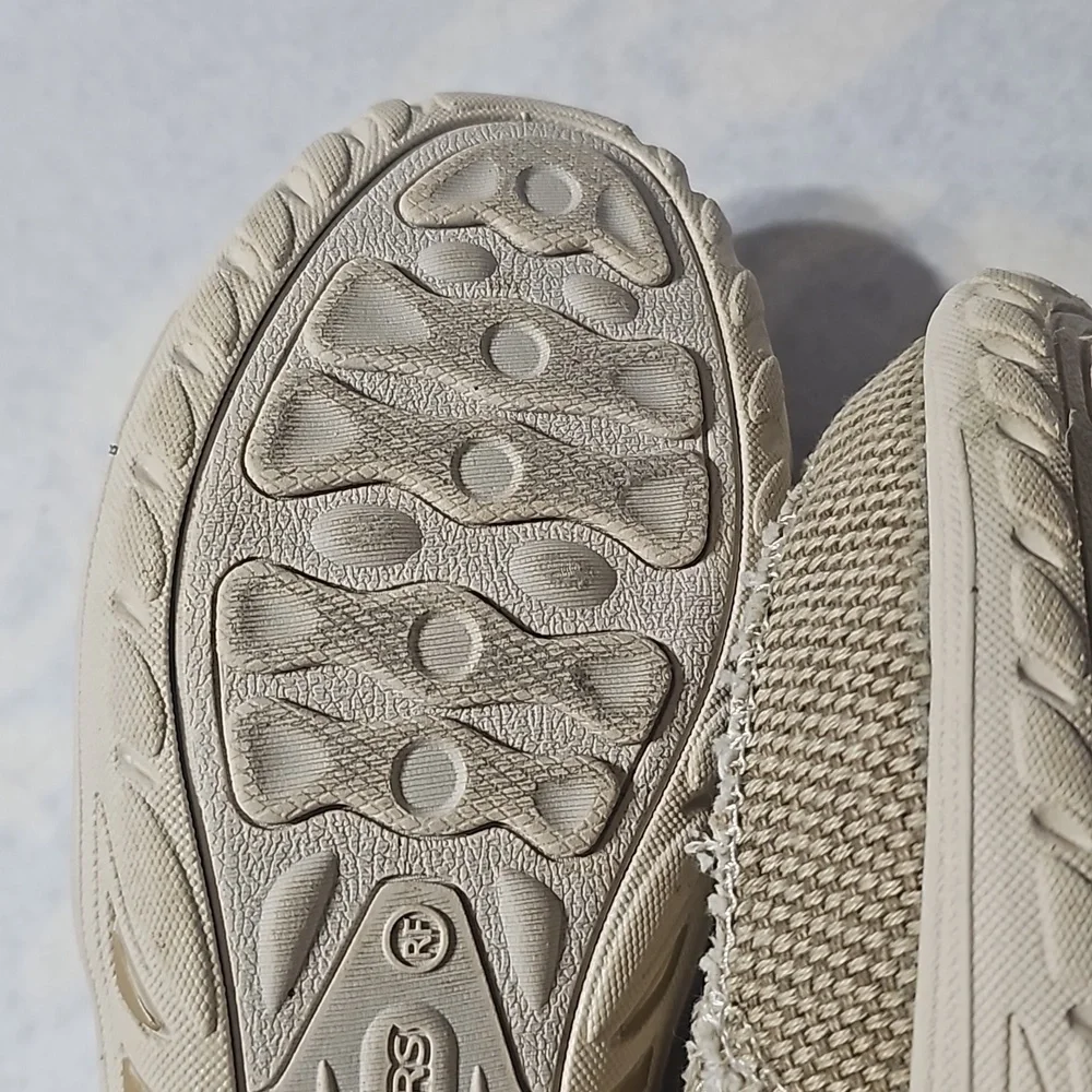 Skechers Slipon Sneakers 👟